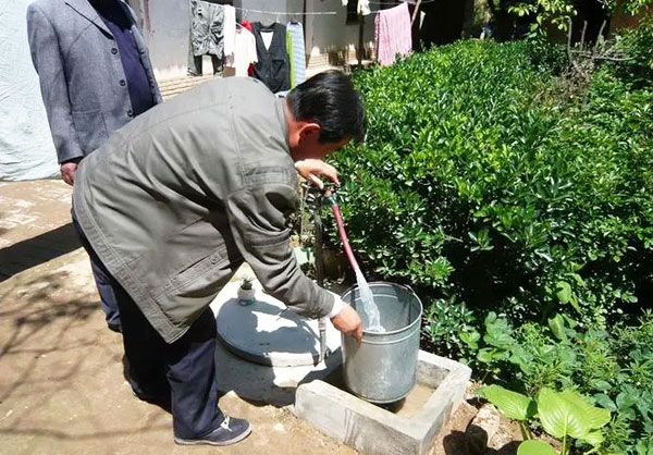 村鎮(zhèn)自來水廠用哪種一體化凈水設(shè)備處理達(dá)到飲用水要求